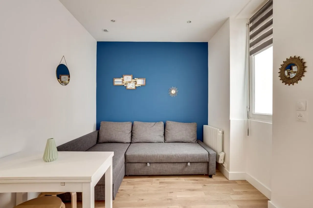 Apartment 3 People Close Eiffel Tower By Weekome Paryż